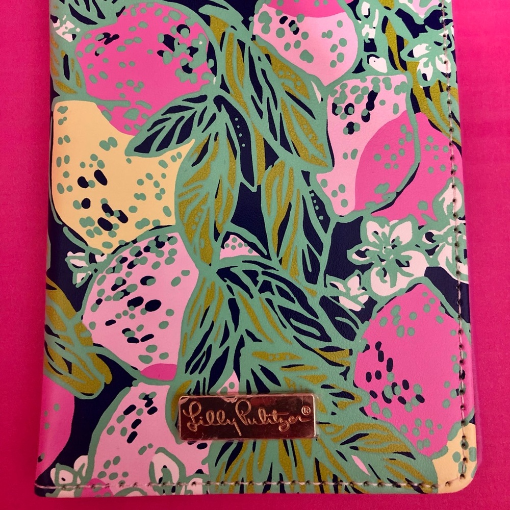 Brand new Lilly Pulitzer passport holder